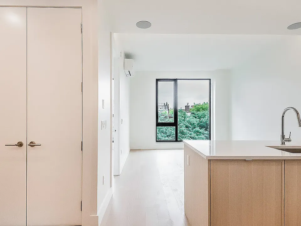 218 Front St #501