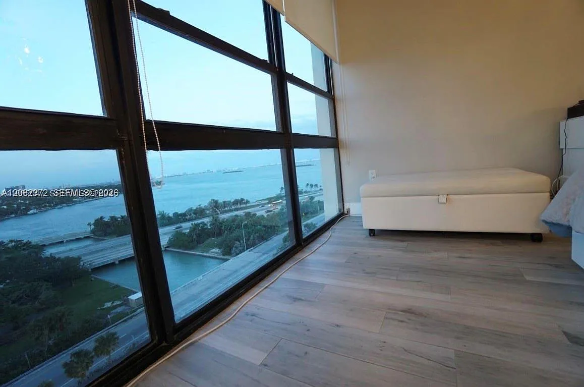 Charter Club Condo — Photo 4