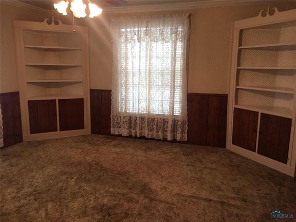 4th image of 104 E Smith St