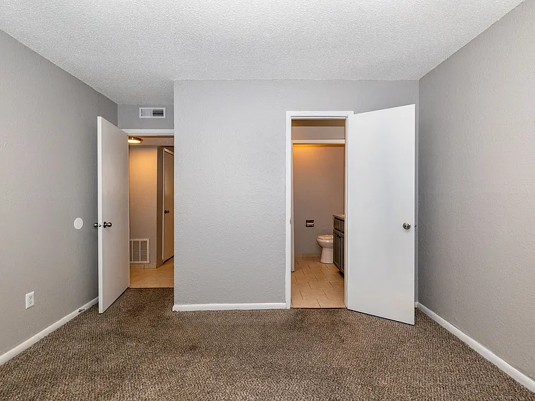 Cimarron Apartments — Photo 121