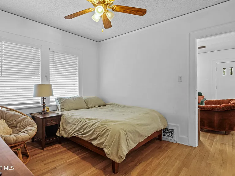 4017 Oxford Ave — Photo 11