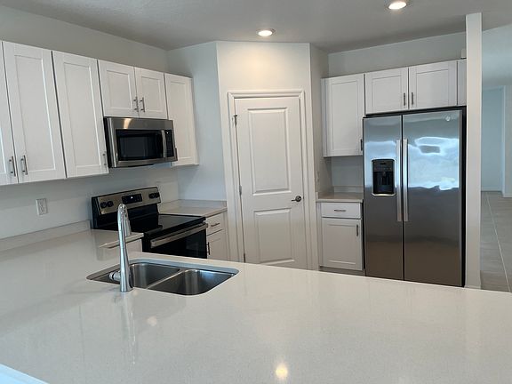5th image of 2571 Driftwood St
