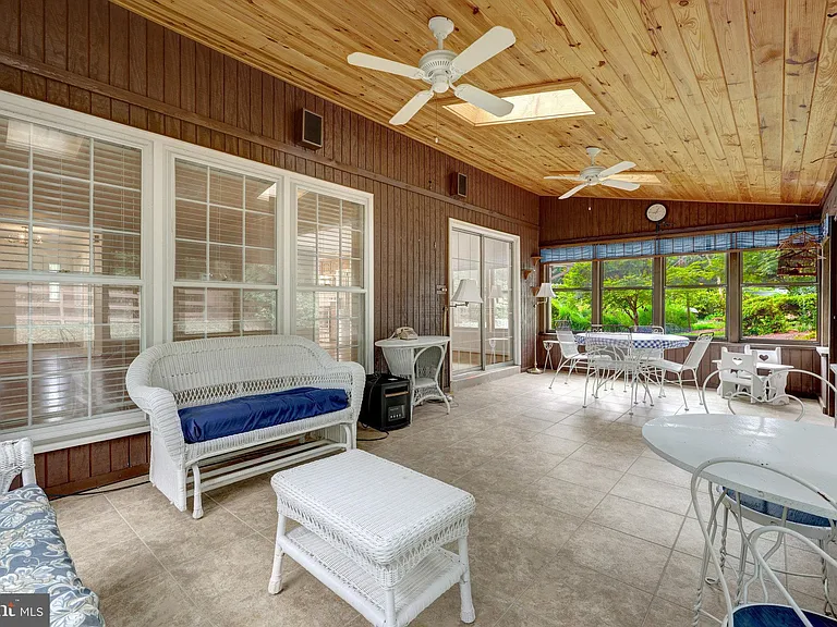 615 Kearney Ct SW — Photo 40