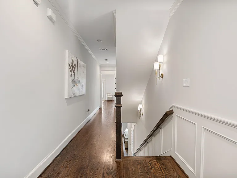 403 Columbia St — Photo 14