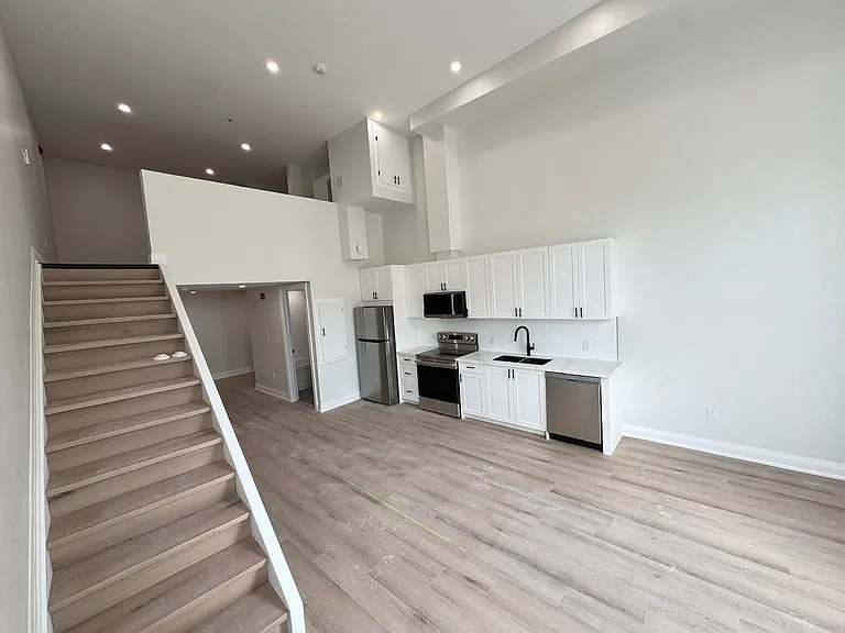 208 King St E — Photo 10