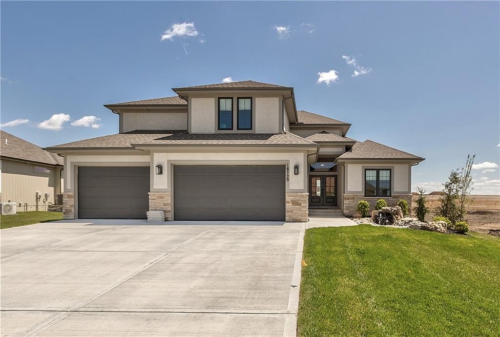 18729 Theden St, Spring Hill, KS 66083 | Zillow