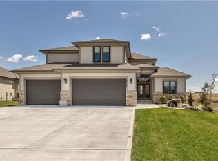 18729 Theden St, Spring Hill, KS 66083