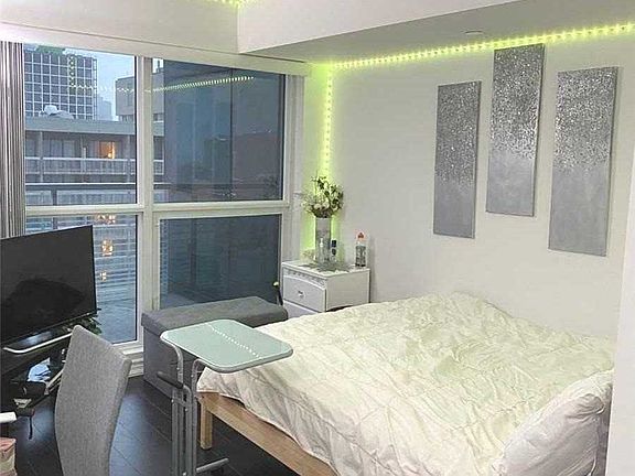 4th image of 386 Yonge St #1907