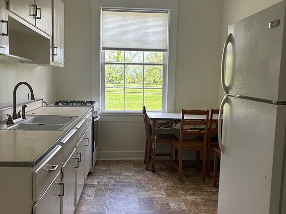 Full kitchen with gas range and plenty of cabinet space