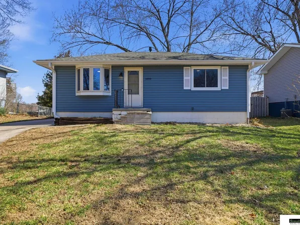 3200 NW 1st St, Lincoln, NE 68521