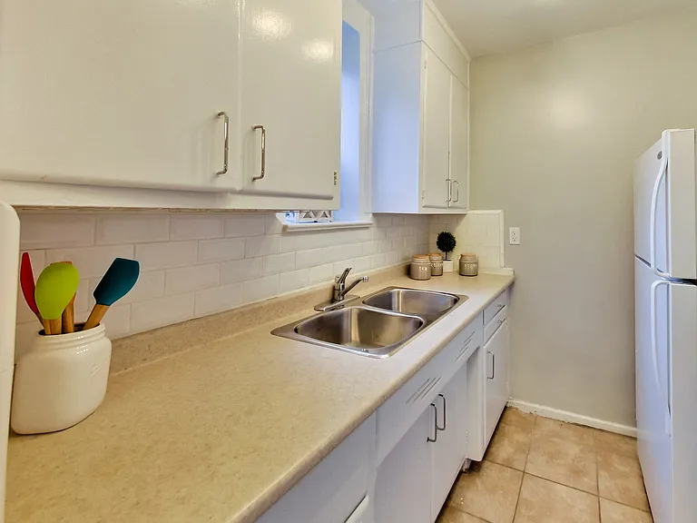 14 Chatsworth Dr #410 — Photo 26