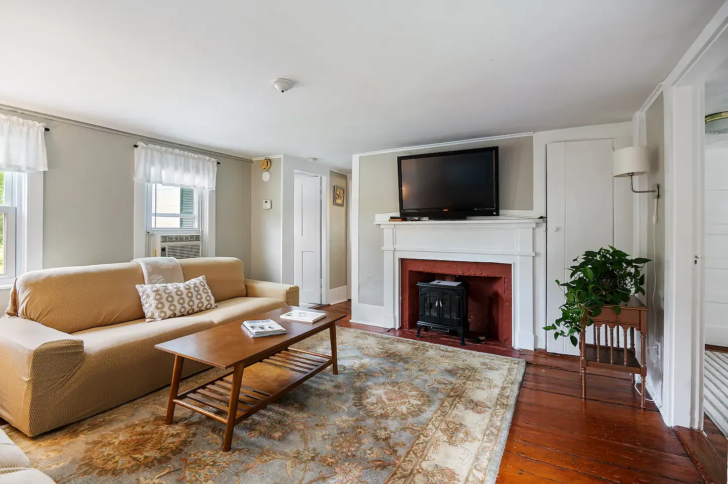 935 Bay Rd — Photo 2