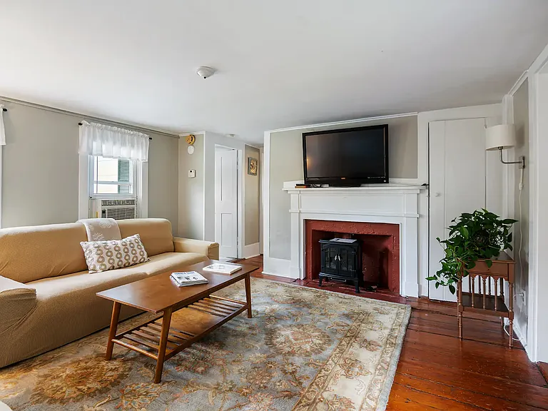 935 Bay Rd #2 — Photo 2