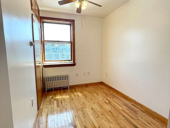 4th image of 720A Leonard St #P