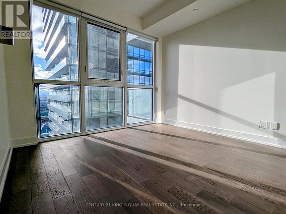 5th image of 7 Grenville St #3012