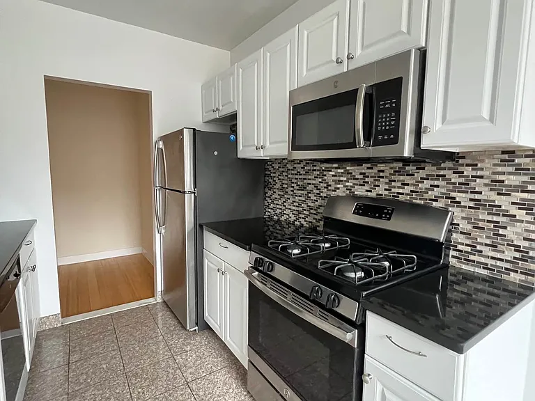 11880 Metropolitan Ave #5 — Photo 4