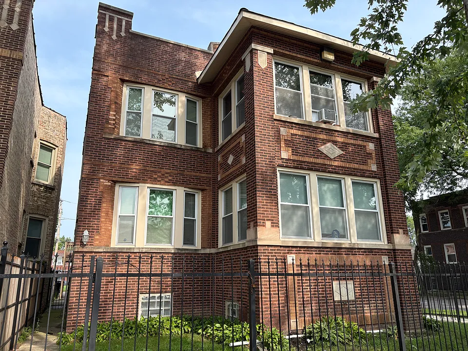 5250 W Fulton St #2
