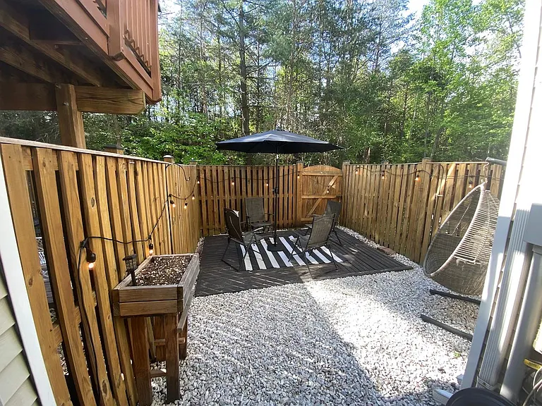 4235 Stockbridge Dr — Photo 8
