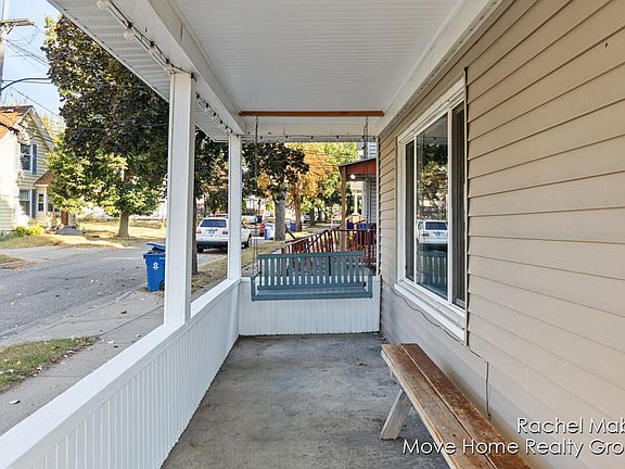 3rd image of 368 Hogadone Ave SW