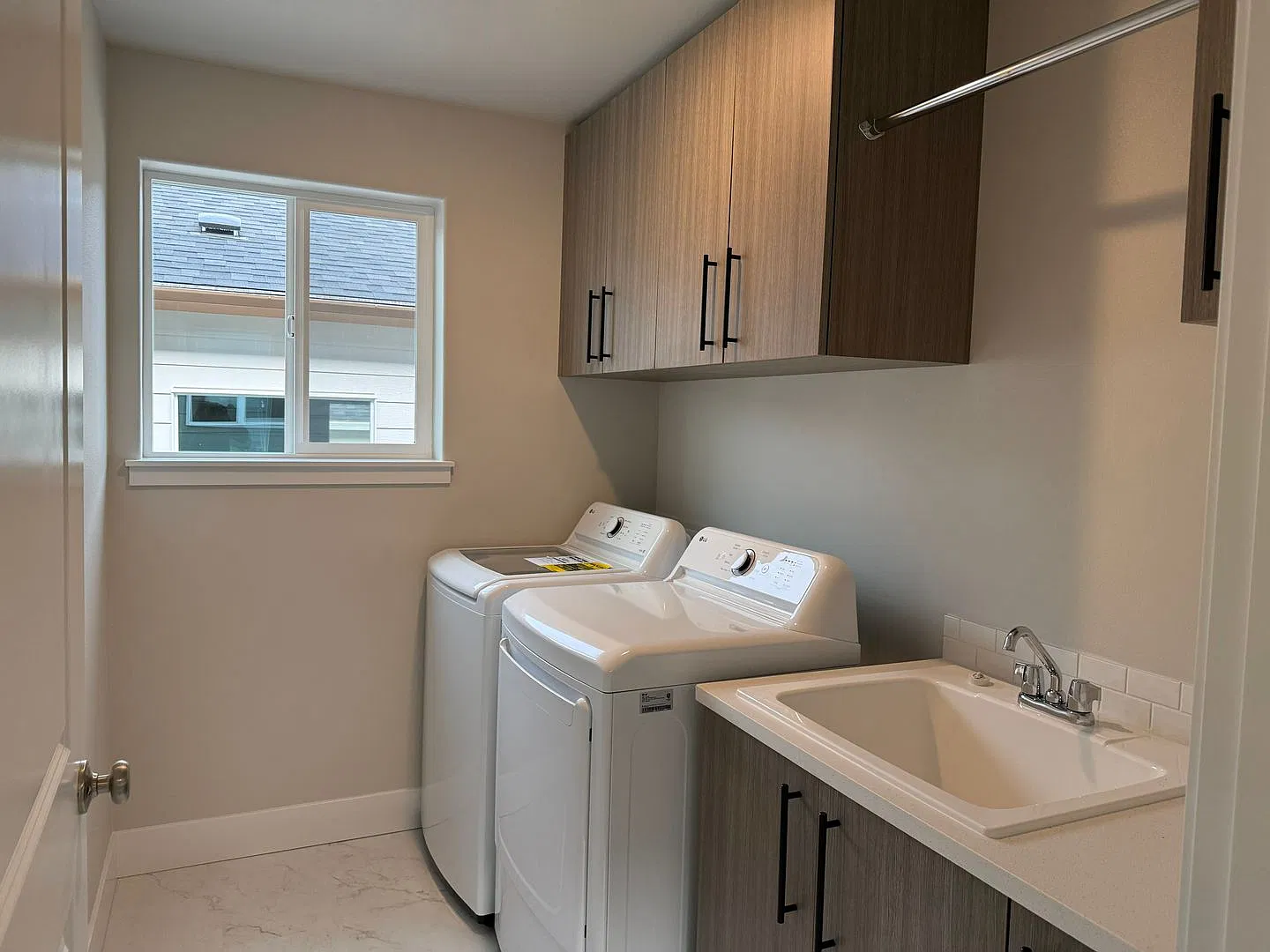 Beautiful Three Bedroom New Construction Home For Rent — Photo 4