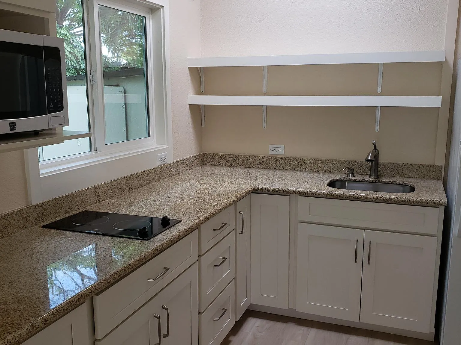 158 Makawao St — Photo 4