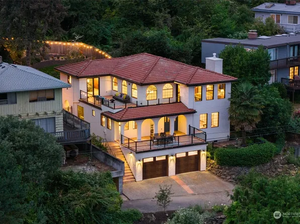 11937 Lakeside Avenue NE, Seattle, WA 98125