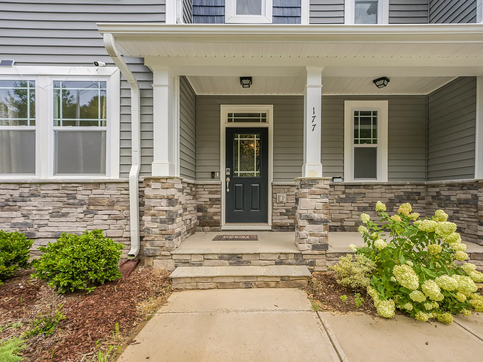 5 bed, 4.5 bath, 3500 sqft, $2,900 — Photo 4