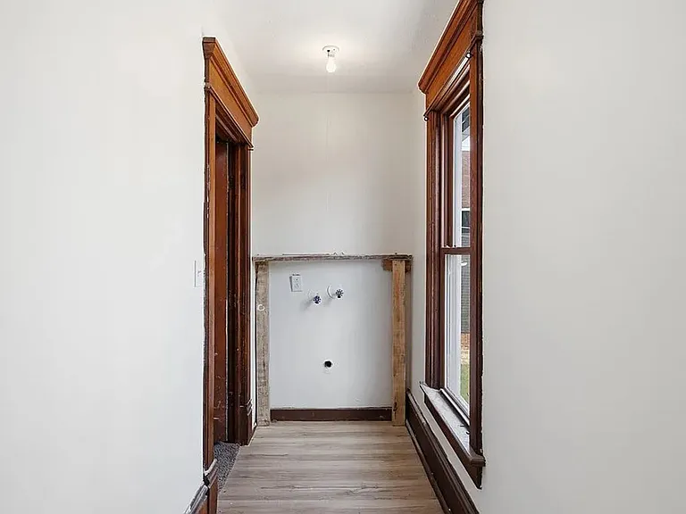 174 Marion Ave — Photo 4