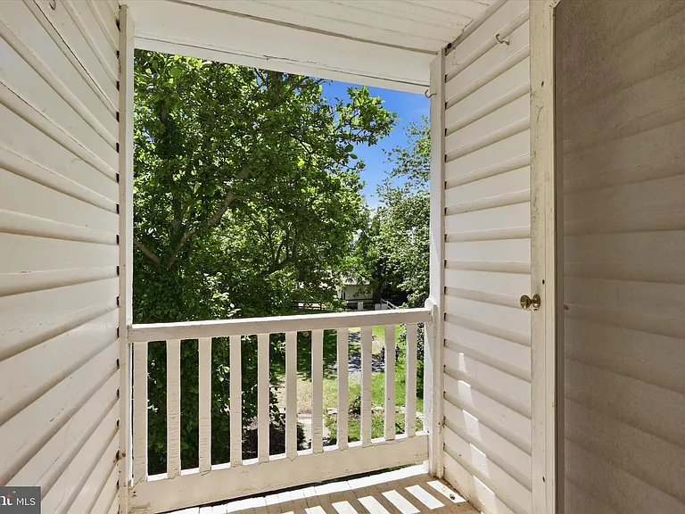 8606 Yellow Springs Rd — Photo 20