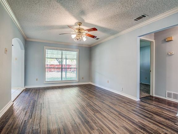 5th image of 841 Stanford Dr
