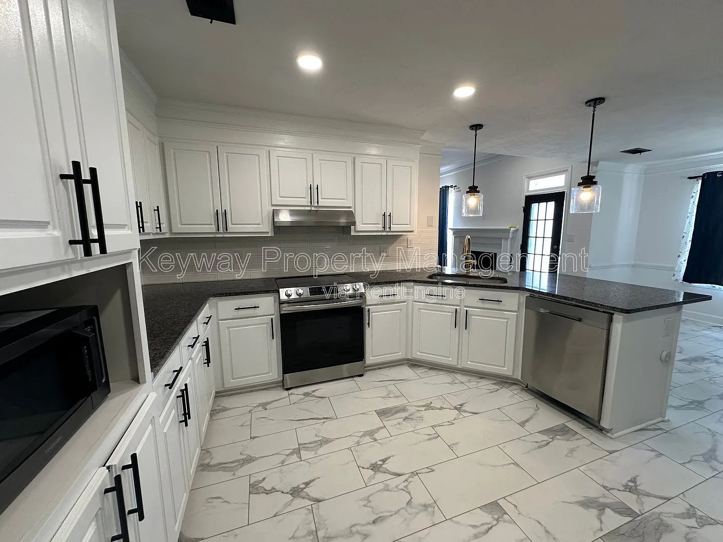 4 bed, 2.5 bath, 2116 sqft, $2,285 — Photo 4