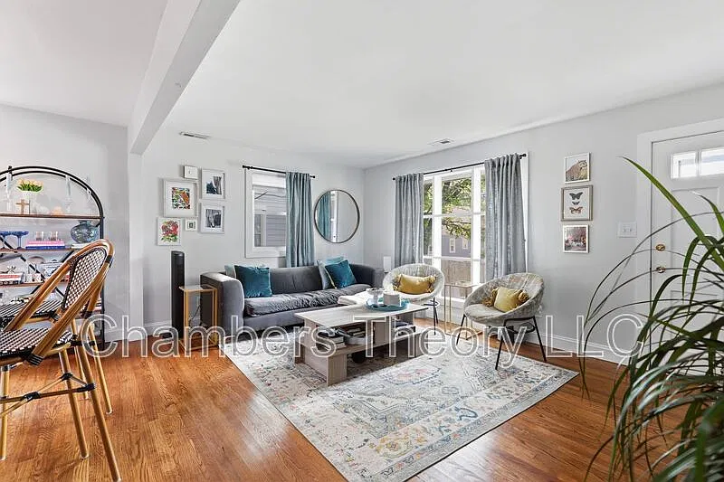 3 bed, 2.0 bath, 960 sqft, $3,500 — Photo 3