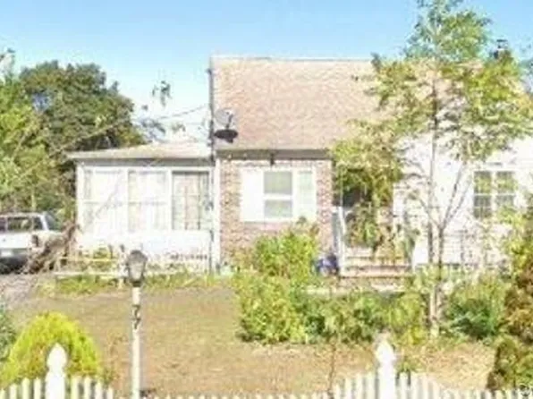 77 Farrington Avenue, Bay Shore, NY 11706