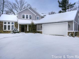 8769 Camelot Ave NE, Rockford, MI 49341