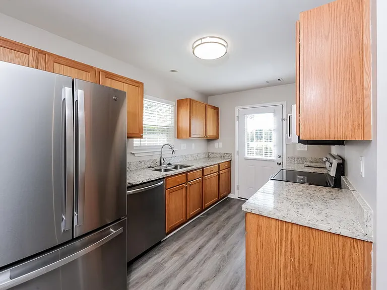 122 Village Pkwy — Photo 7