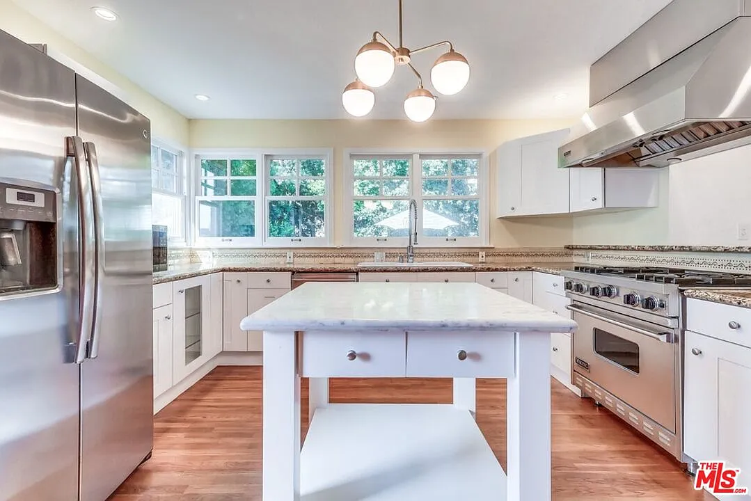 4 bed, 3.0 bath, 2300 sqft, $8,750 — Photo 4