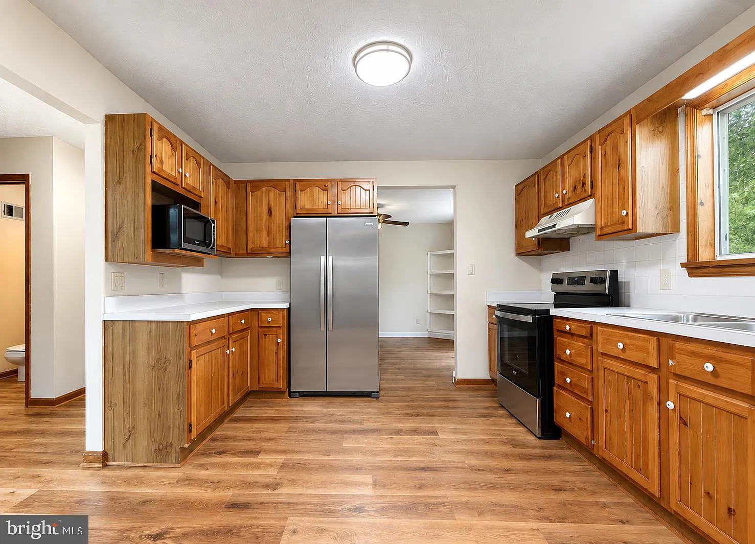 4 bed, 2.5 bath, 2263 sqft, $2,800 — Photo 2