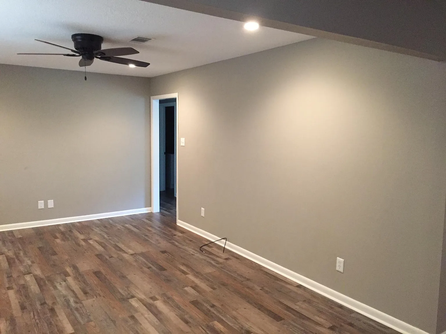3 bed, 1.5 bath, 1450 sqft, $1,200 — Photo 3