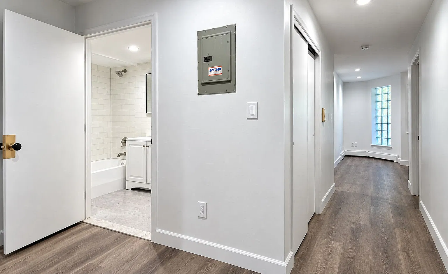 3 bed, $3,523 — Photo 2