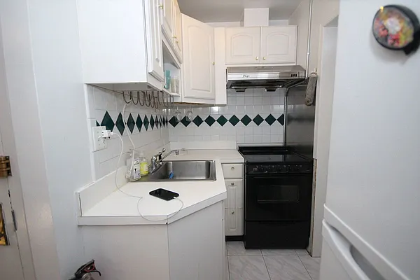 Rented by Compass | media 42