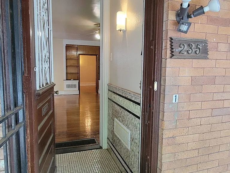 235 N 53rd St #1 — Photo 33