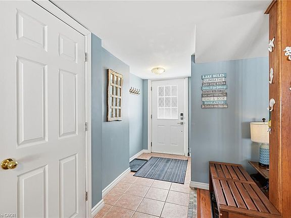 5th image of 735 Sandy Bay Rd