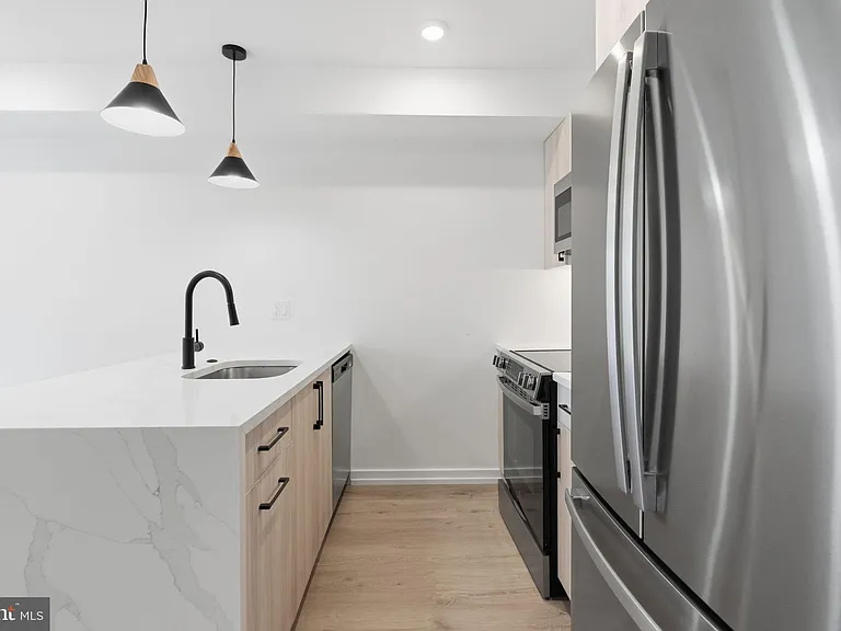 209 New St #5B — Photo 8