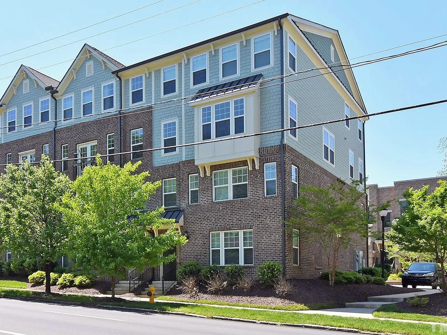 2 bed, 2.5 bath, 1381 sqft, $3,000 — Photo 2