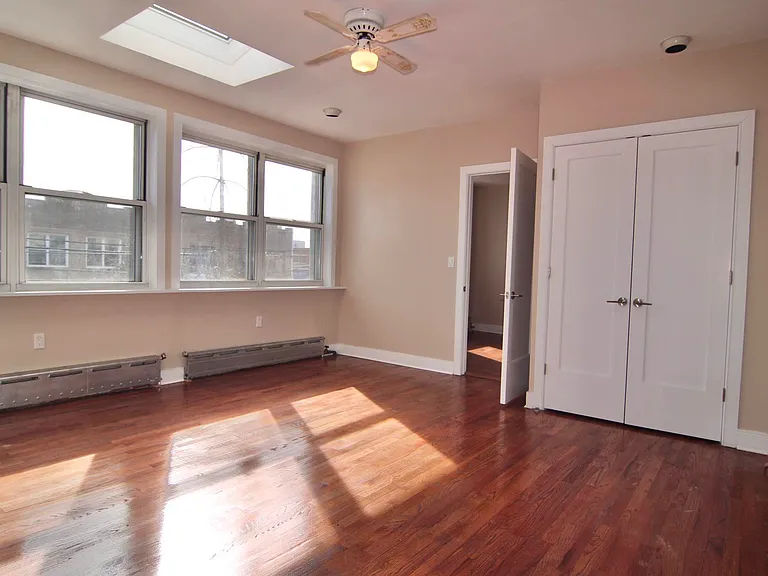 4403 31st Ave #2R — Photo 2