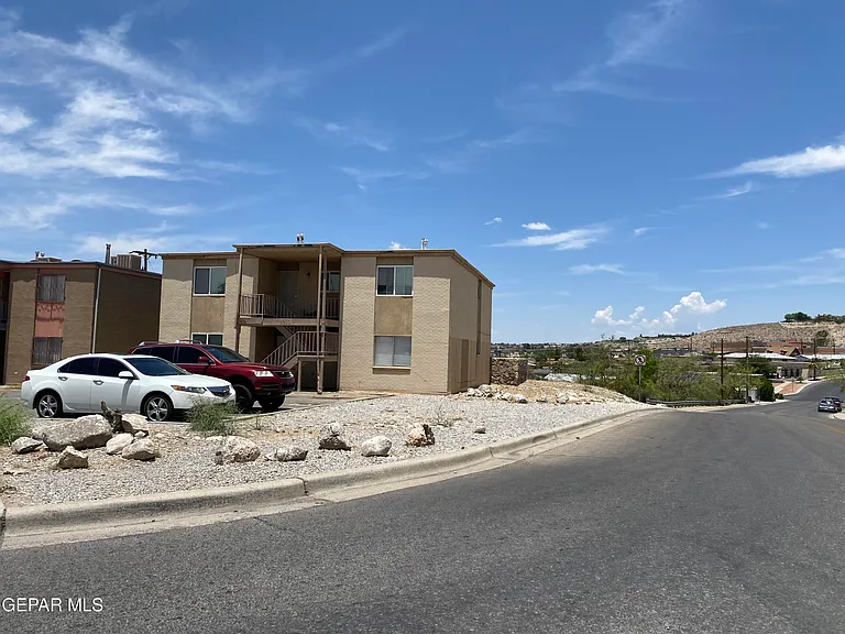5200 Carousel Dr #1 — Photo 4