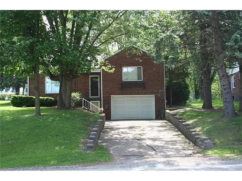 352 Center Rd photo 1
