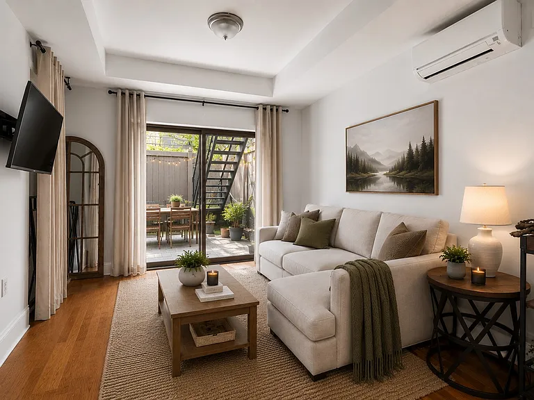 36 Conselyea St #1B — Photo 2