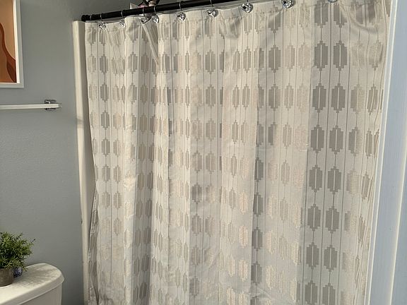 5th image of 3017 N 25th Ave