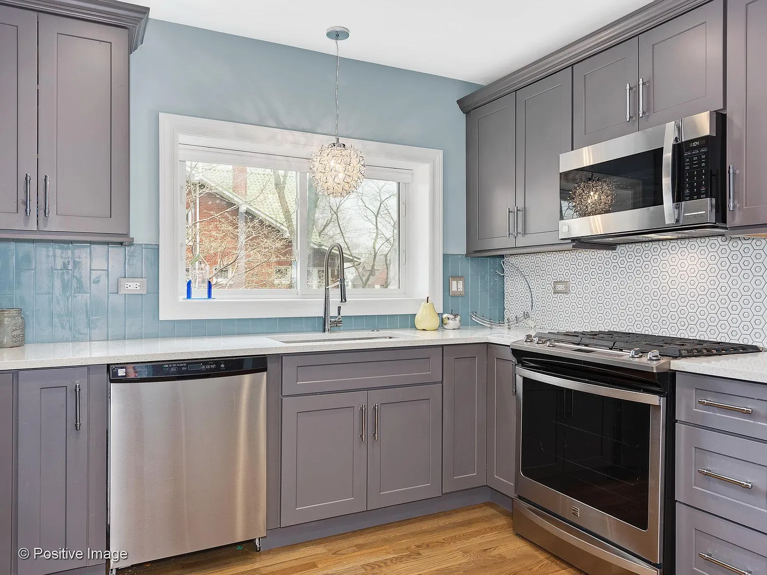 440 N Brainard Ave — Photo 3